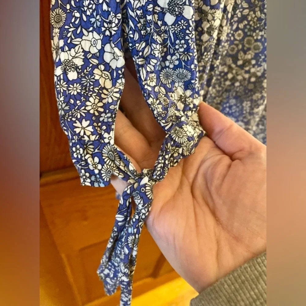 Cynthia Rowley Blue & White Floral Blouse – Size XL 🐝 - Picture 4 of 6